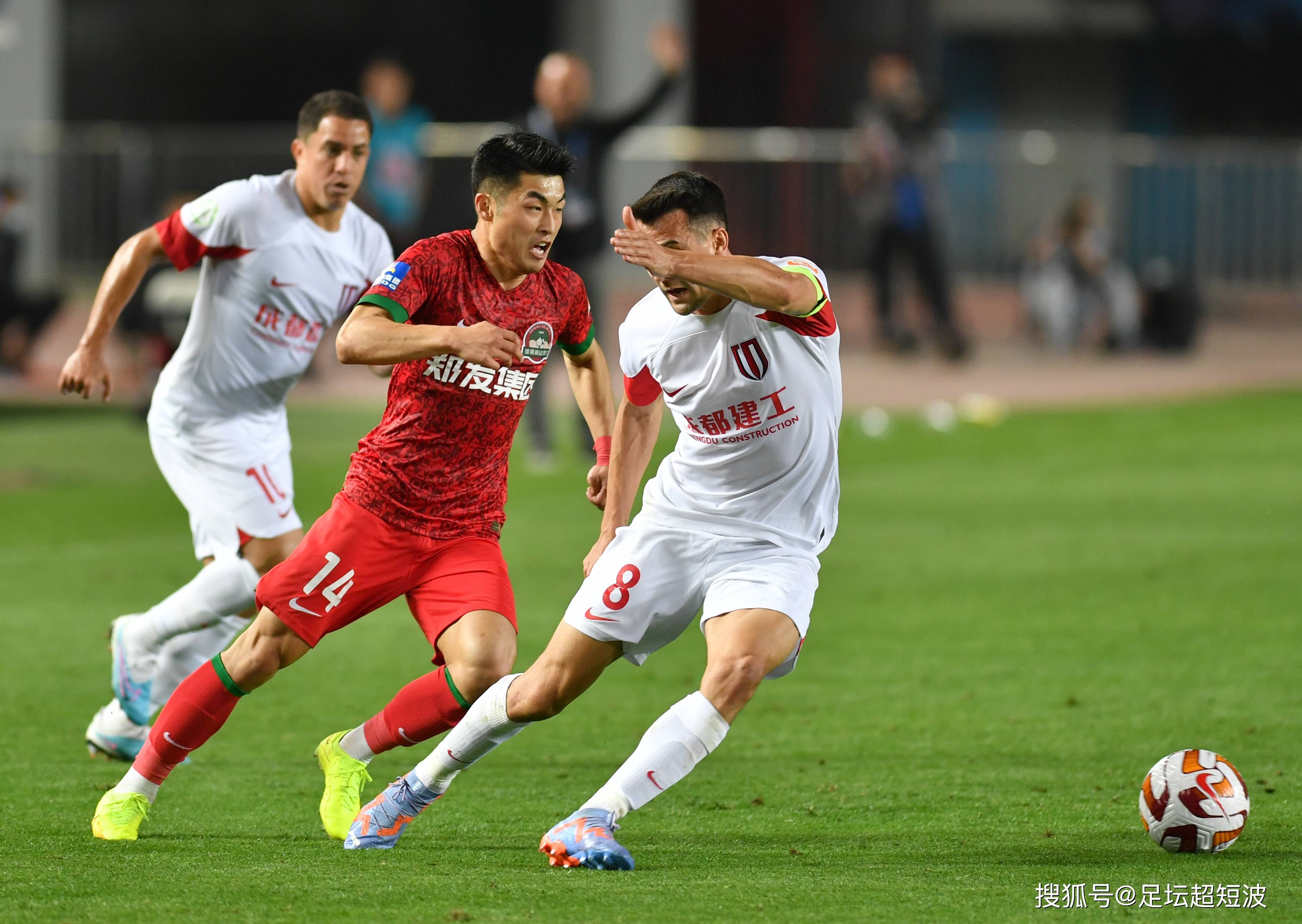 英超首轮热 英超首轮热