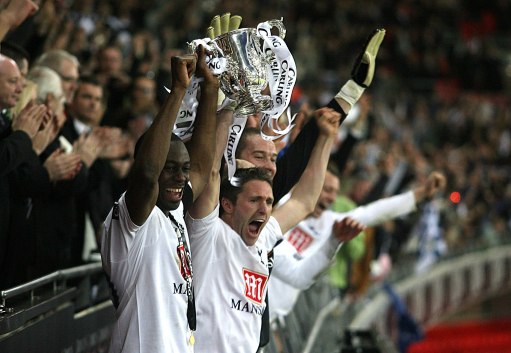 打者关注挥 打者关注挥