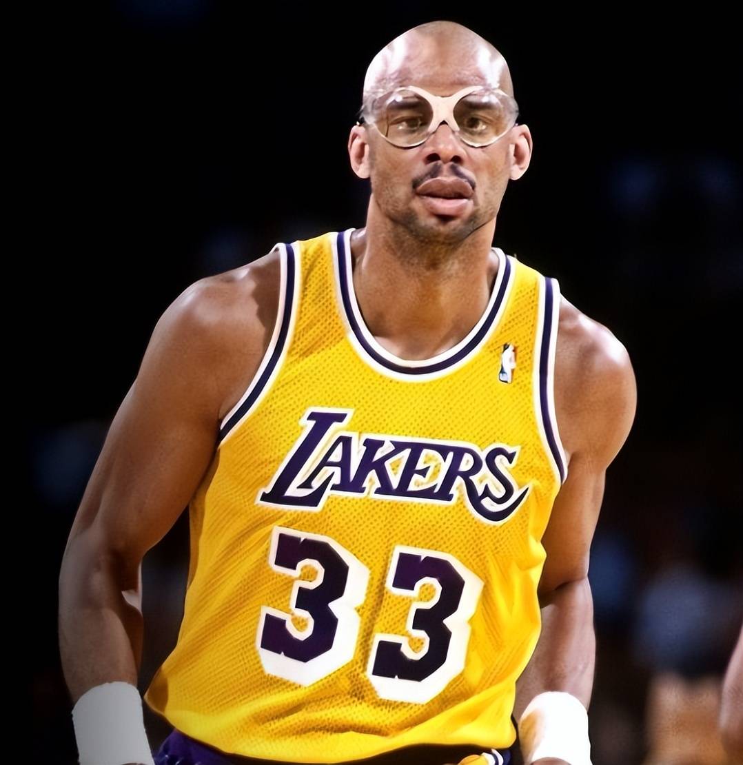 当周六的第一缕光吻上码表，我们的车轮已经奔向远方。